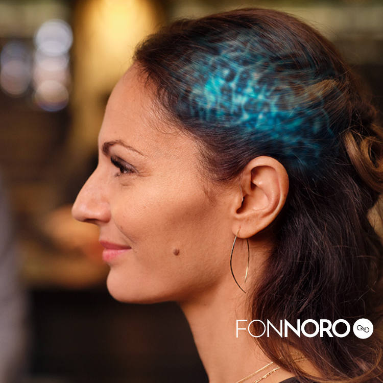 Mujer con audífonos